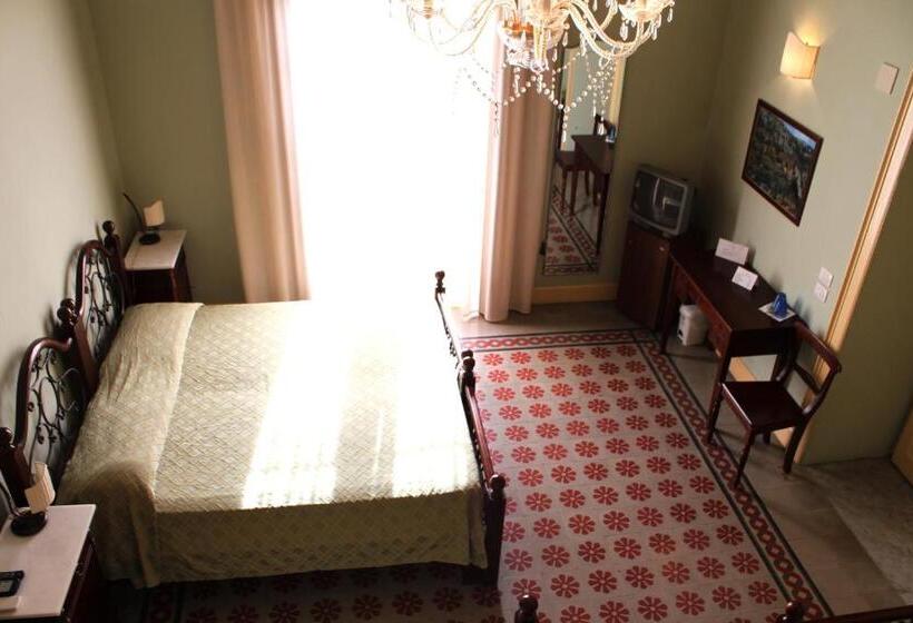 اتاق استاندارد سه تخته با بالکن, B&b Conte Ruggero