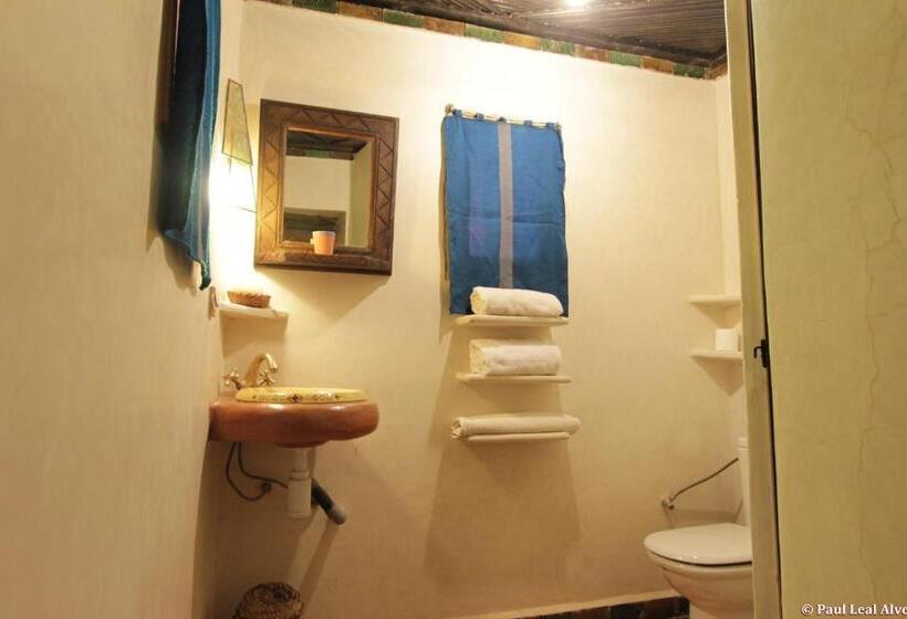 اتاق استاندارد سه نفره, Kasbah Baha Baha