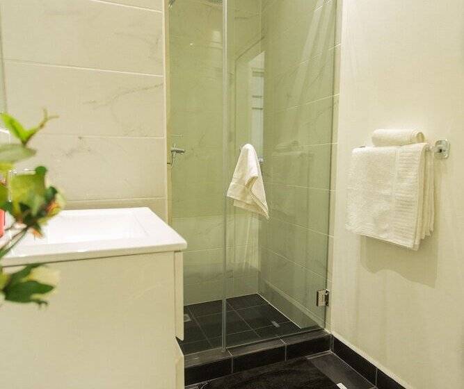 آپارتمان مدیریتی 2 خوابه, Accra Luxury Apartments Cantonments