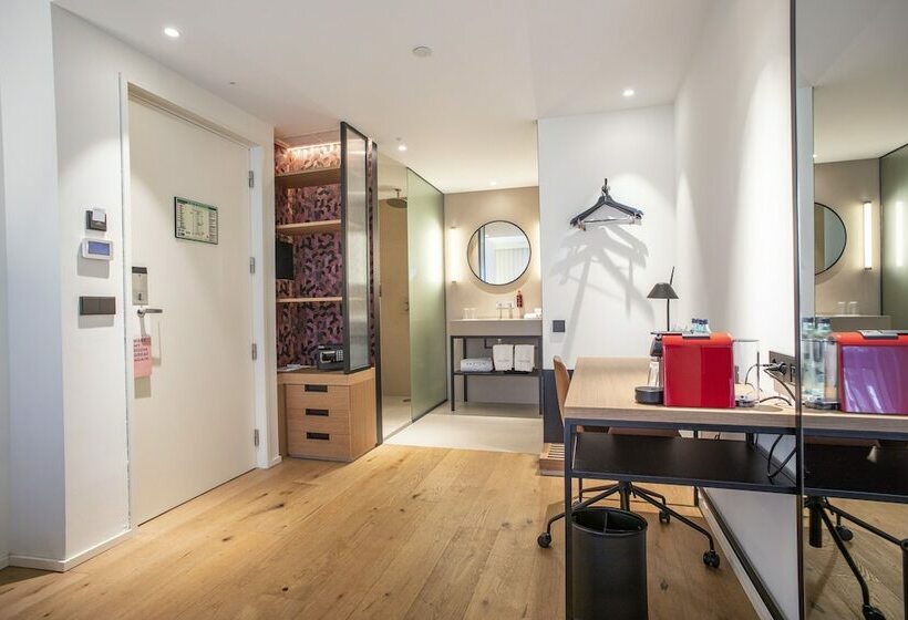 Номер Стандарт, Paxton Barcelona