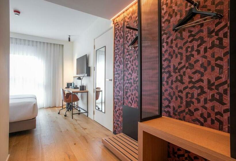 Номер Стандарт, Paxton Barcelona
