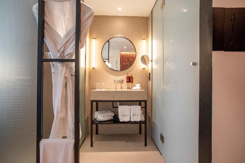 Номер Стандарт, Paxton Barcelona