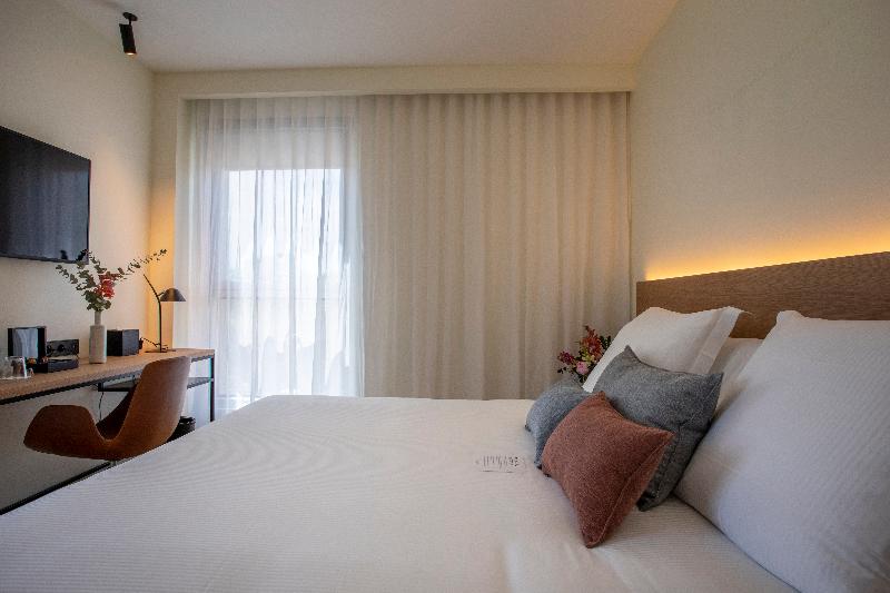 Номер Стандарт, Paxton Barcelona