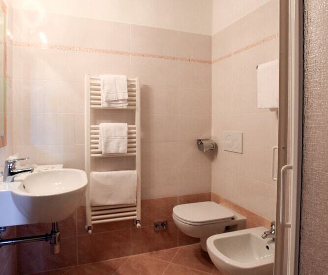 اتاق استاندارد چهار تخته, Bologna