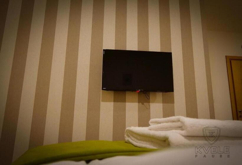 اتاق لوکس خانوادگی, Motel Kvele