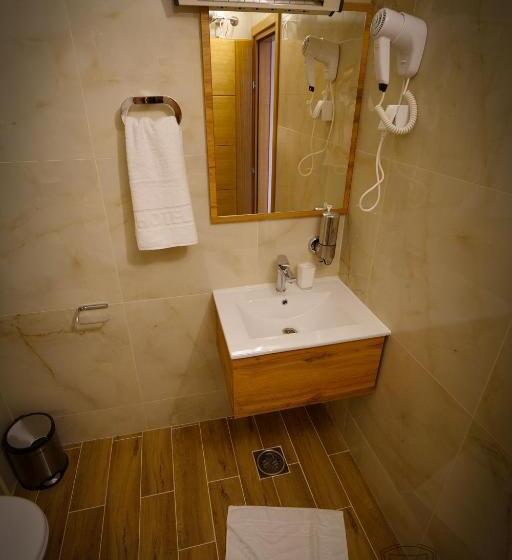 اتاق لوکس, Motel Kvele