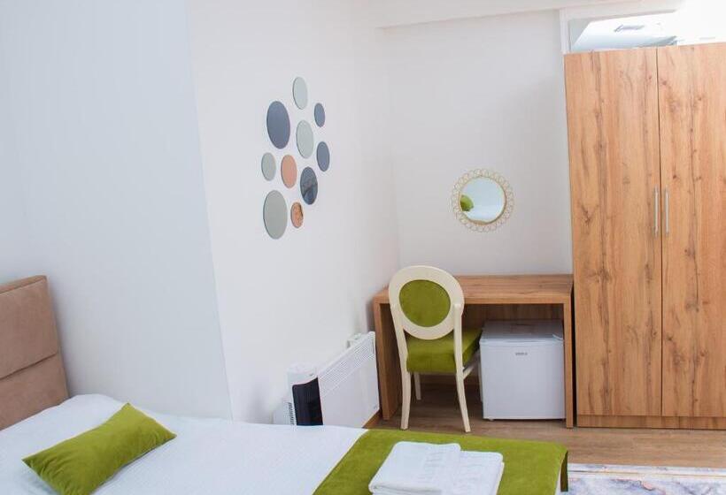 اتاق لوکس, Motel Kvele