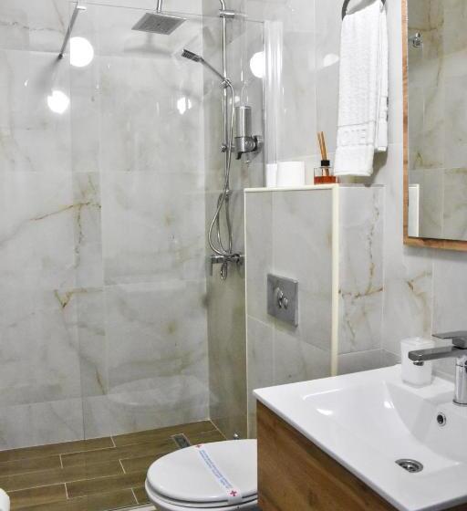 اتاق سوپریور سه تخته, Motel Kvele