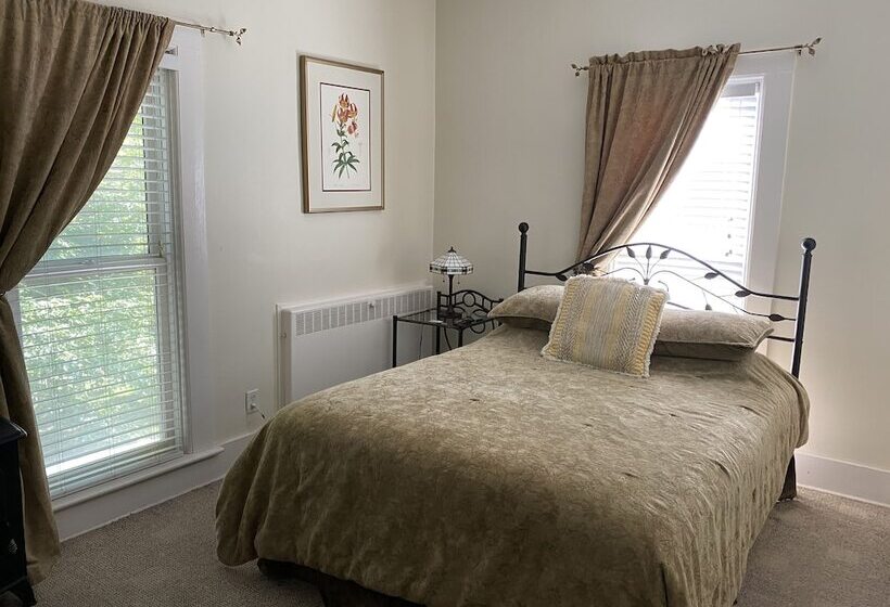 Номер Стандарт, Monroe Manor Inn