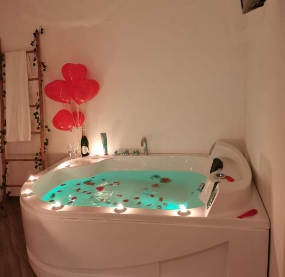 سوئیت با وان آب گرم, Sea Fly Guest House