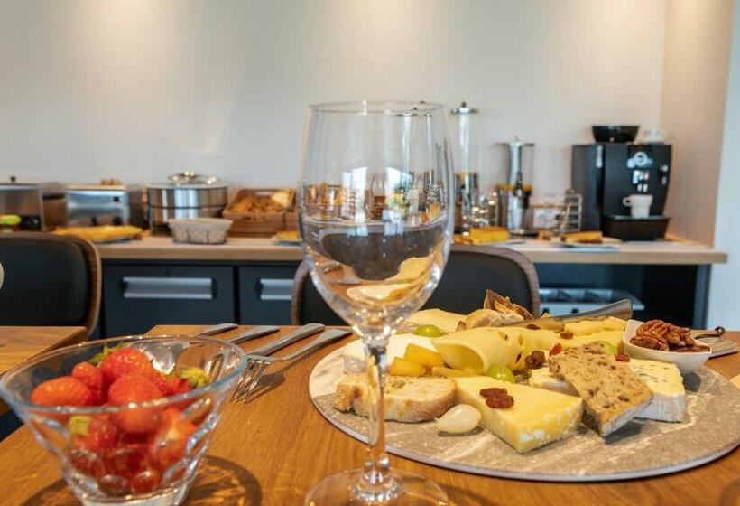 اتاق سوپریور چهار تخته, Brit Hotel Ploermel   Hotel De L Hippodrome