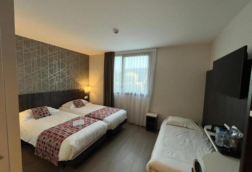 اتاق سوپریور سه تخته, Brit Hotel Ploermel   Hotel De L Hippodrome