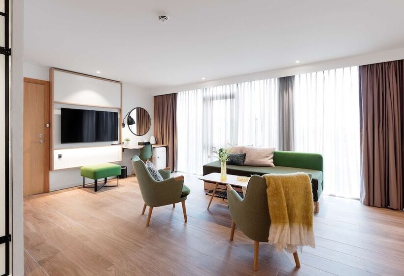 اتاق خانوادگی تودرتو, Hilton Garden Inn Faroe Islands