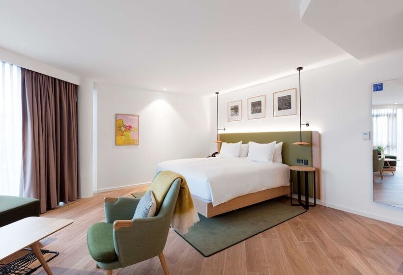 اتاق خانوادگی تودرتو, Hilton Garden Inn Faroe Islands