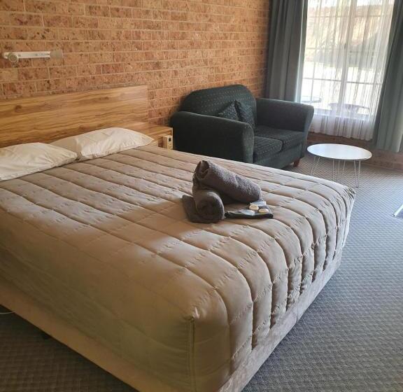 Семейный Номер, Alyn Motel