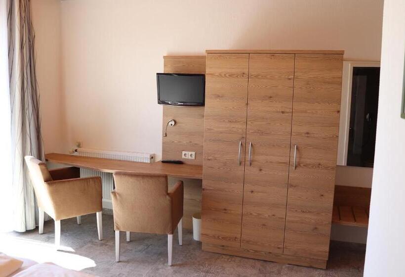 اتاق استاندارد با چشم‌انداز دریاچه, Strandhaus Hagnau
