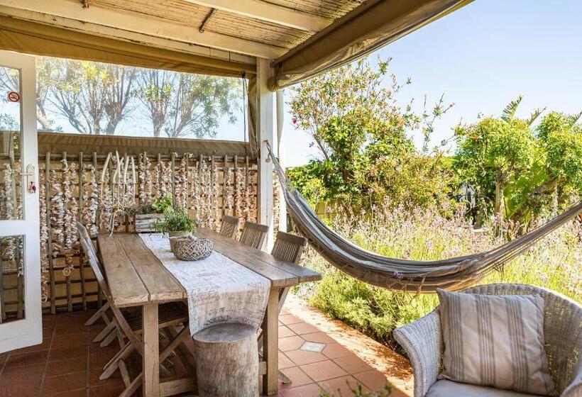Трехместный Номер Комфорт, Guinea Fowl House