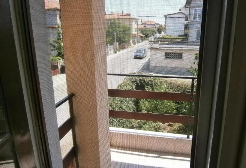 带阳台的三人标准间, Guest House Hristovi