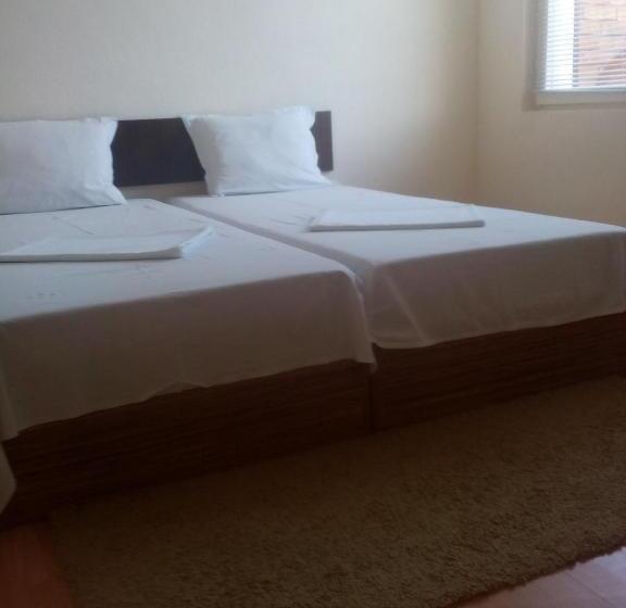 家庭间, Guest House Hristovi
