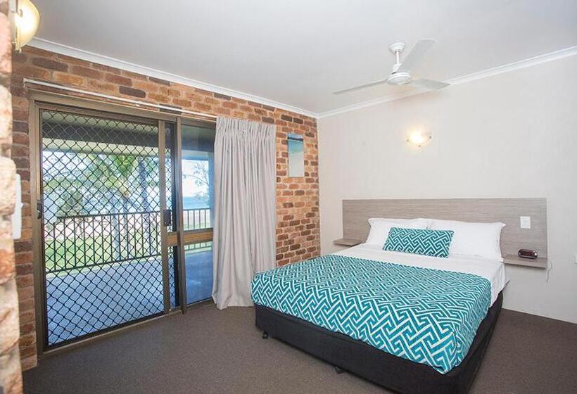 Люкс Вид на Море, Sarina Beach Motel