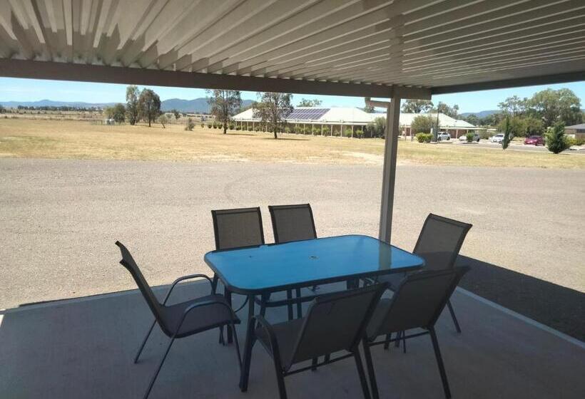 اتاق خانوادگی, Stockmans Motel