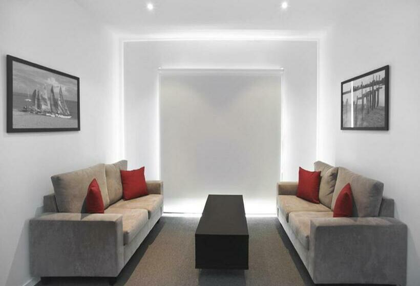 استودیو اجرایی, The Waves Apartments