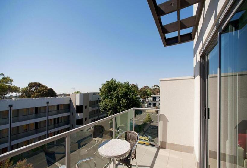 استودیو اجرایی, The Waves Apartments