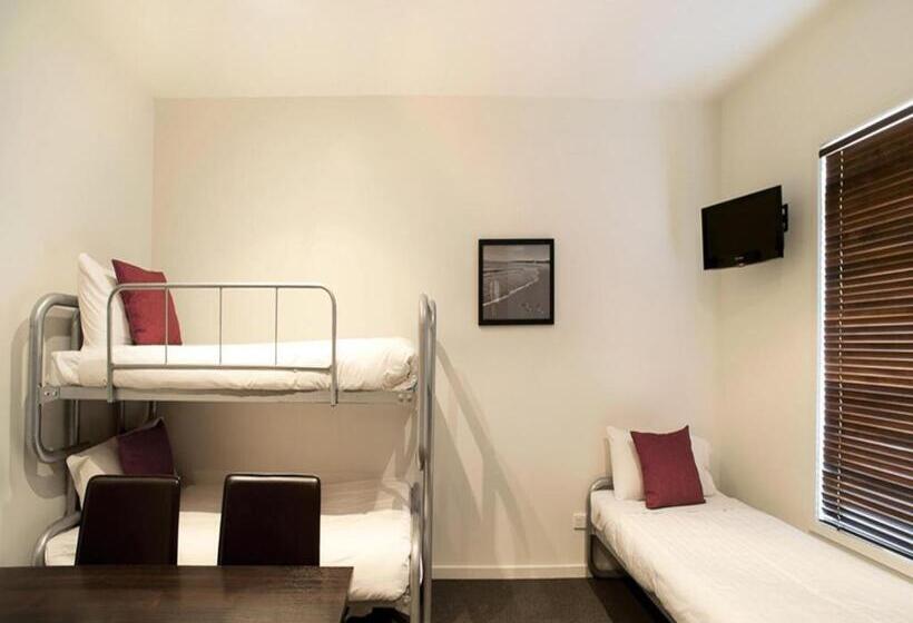 استودیو اجرایی, The Waves Apartments
