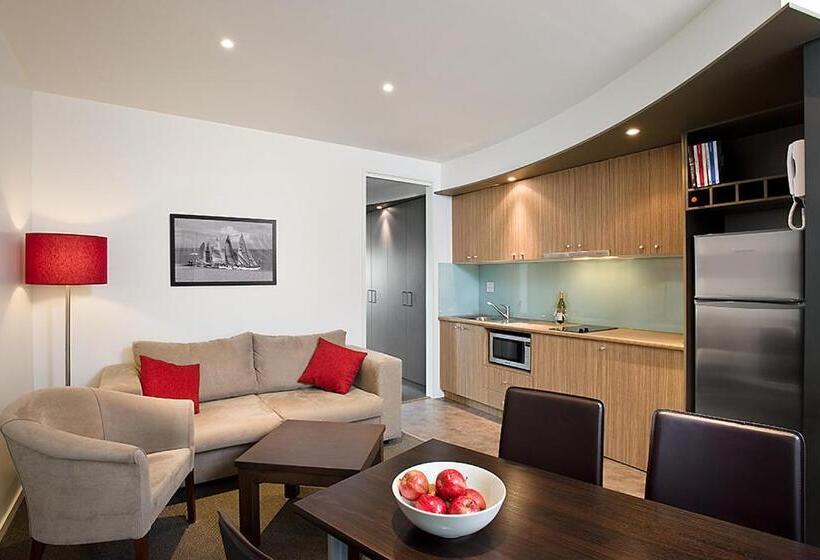 اتاق کلاسیک با چشم‌انداز دریا, The Waves Apartments