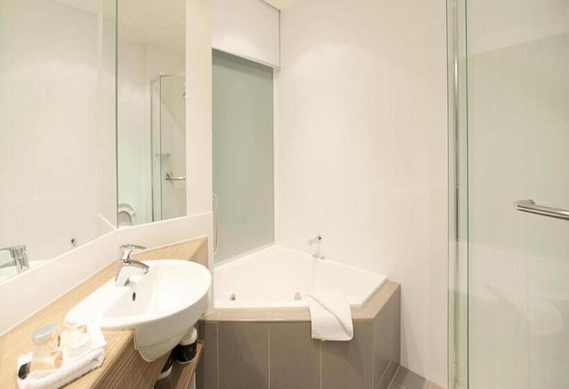 اتاق کلاسیک با چشم‌انداز دریا, The Waves Apartments