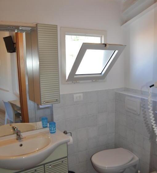 Economy Quadruple Room, Albatros