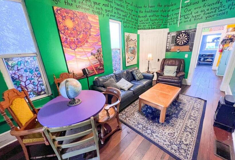 共用房间的床, International Travelers House Downtown San Diego  Adults Only