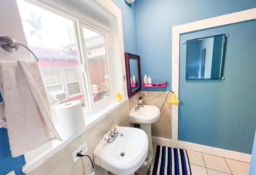חדר אקונומי, International Travelers House Downtown San Diego  Adults Only