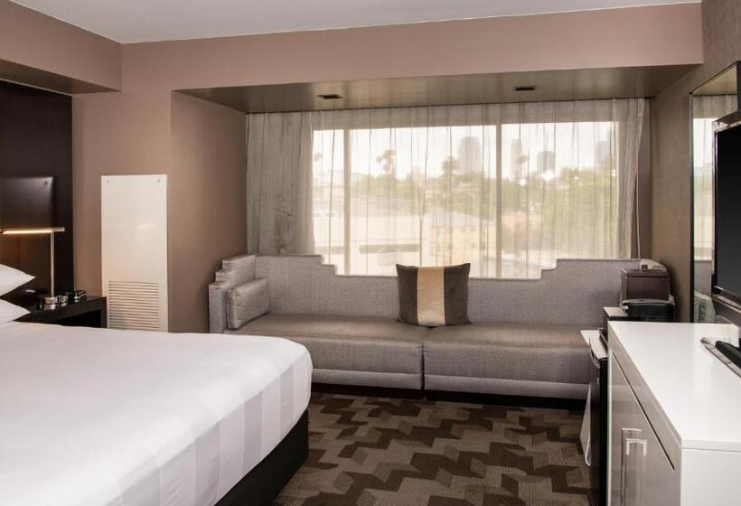 Номер Стандарт Кровать Кинг Адаптированный для Инвалидов, Beverly Hills Marriott