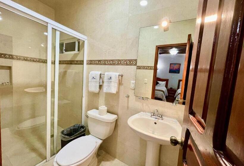 اتاق استاندارد چهار تخته, Puebla Plaza