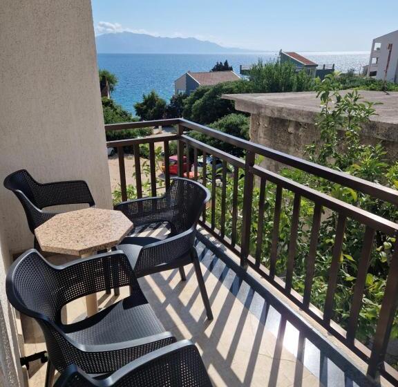 חדר סטנדרט לארבעה נוף לים, Guest House Lidus