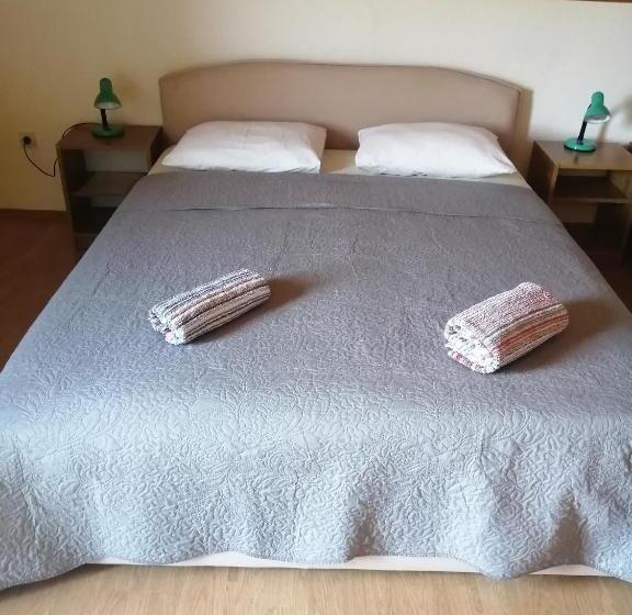 Standard Triple Room with Terrace, Guesthouse Zafran