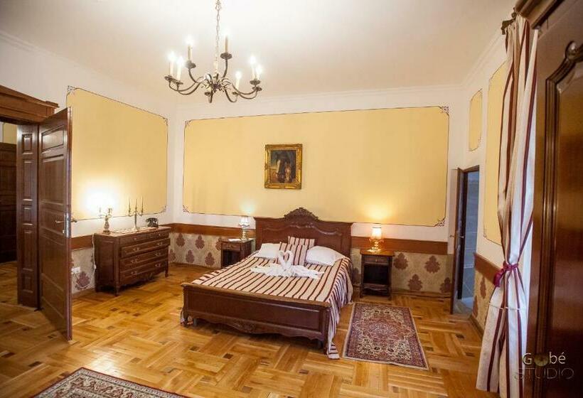 سوییت, Castel Haller