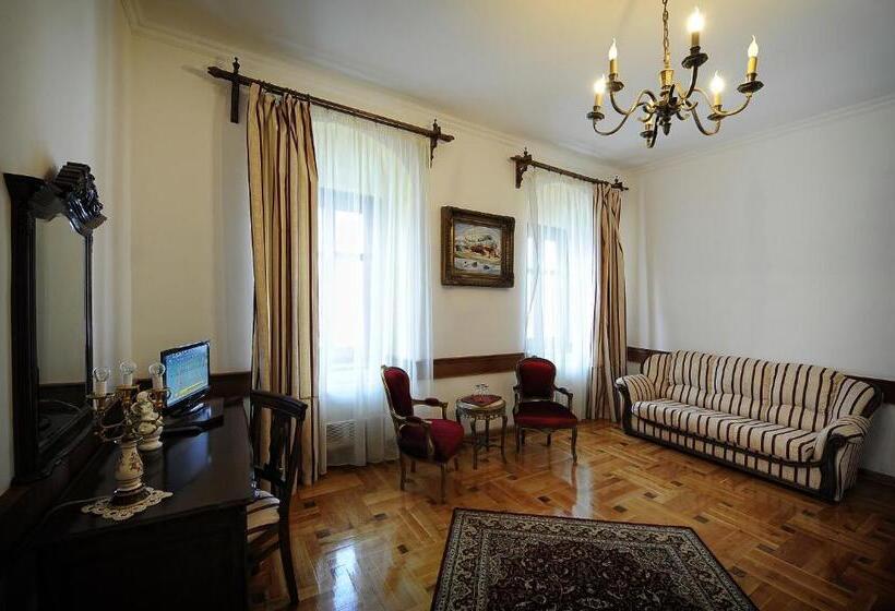 سوییت, Castel Haller