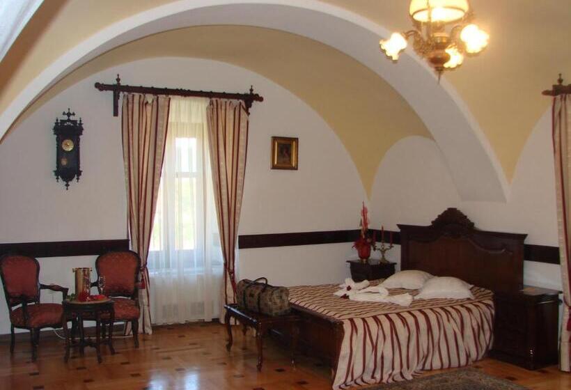 اتاق لوکس, Castel Haller