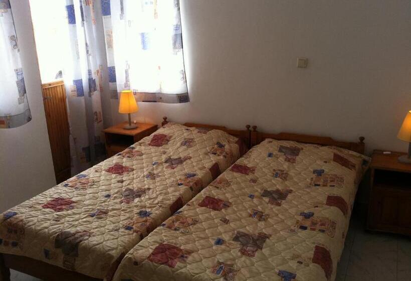 패밀리 룸, Rusalka Holiday Village