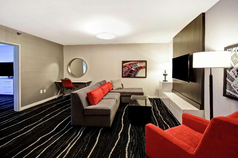 Люкс Кровать Кинг, Doubletree By Hilton Deadwood At Cadillac Jack's
