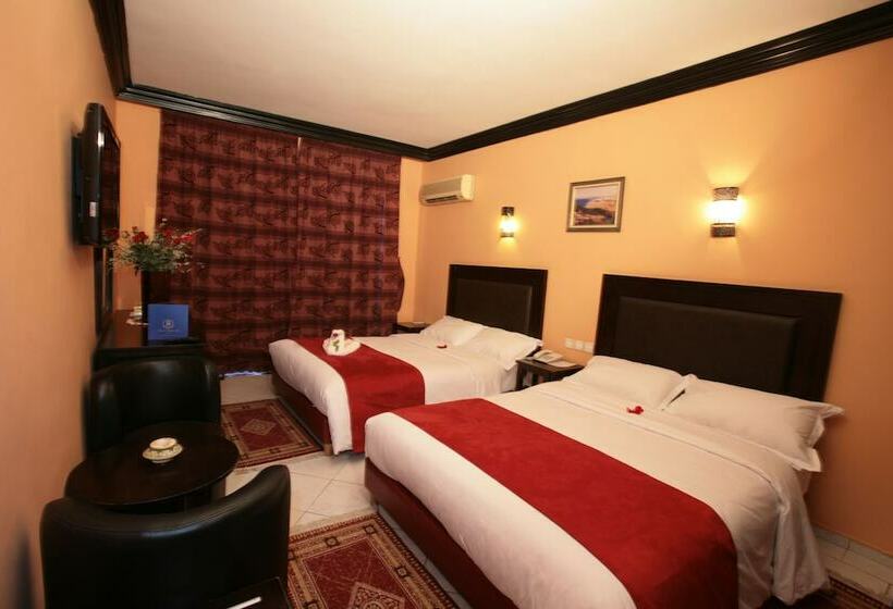 اتاق استاندارد با چشم‌انداز استخر, Imperial Holiday