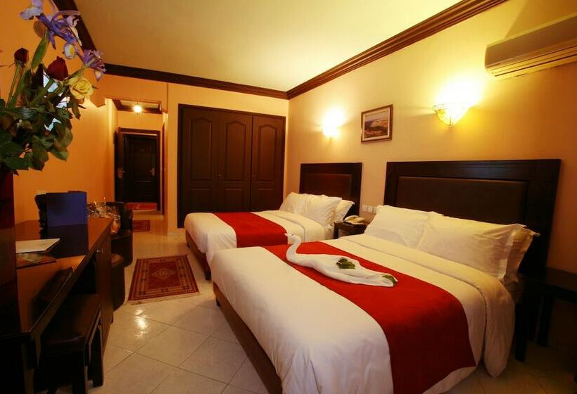 اتاق استاندارد با چشم‌انداز استخر, Imperial Holiday