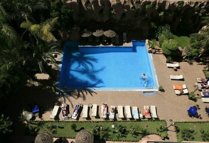 اتاق استاندارد با چشم‌انداز استخر, Imperial Holiday