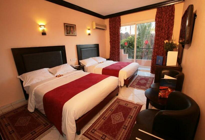 اتاق استاندارد سه نفره, Imperial Holiday