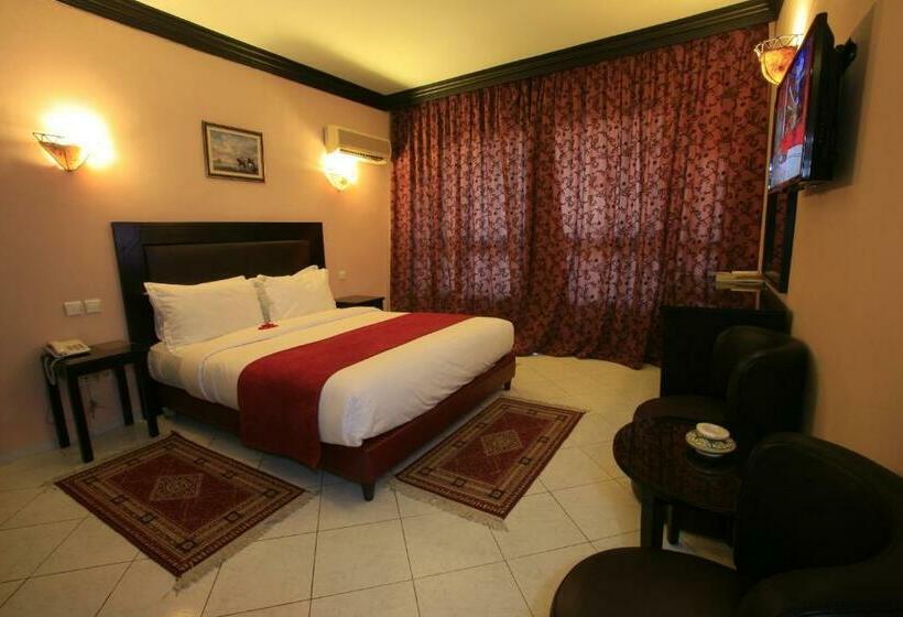 اتاق استاندارد با چشم‌انداز استخر, Imperial Holiday