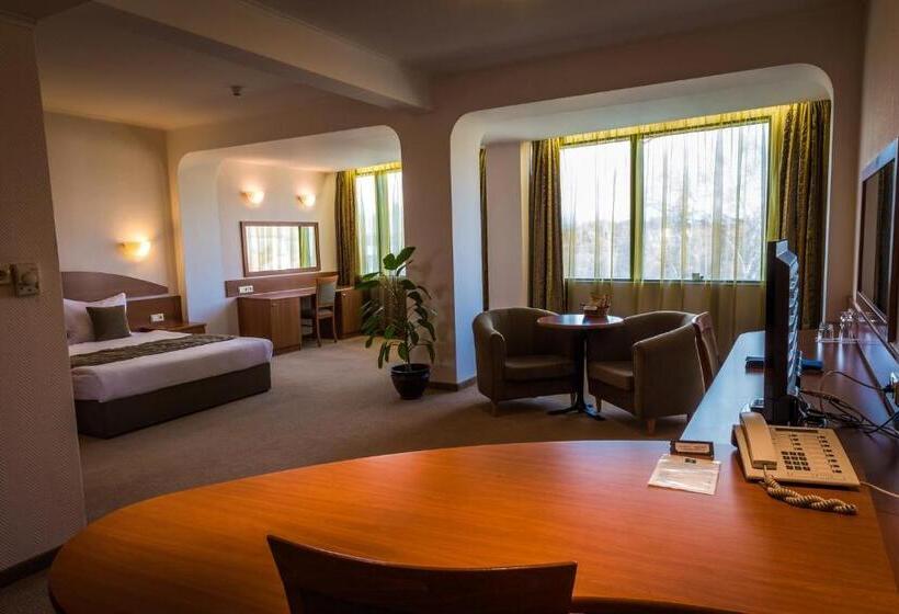 Студия Deluxe, Sevlievo Plaza