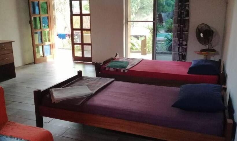 Семейный Номер, Kokrobite Gardens Restaurant And Guest House
