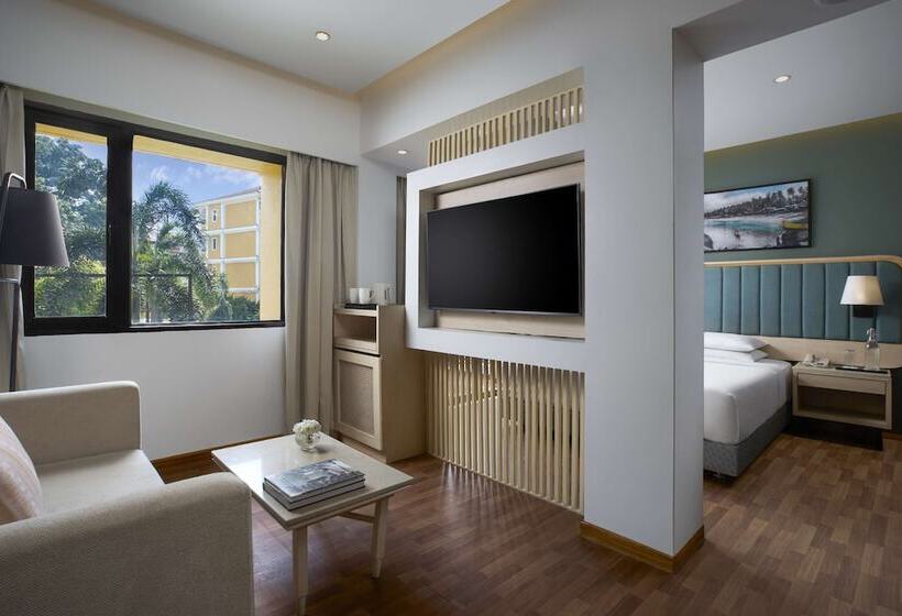 سوییت جونیور با چشم‌انداز استخر, Park Inn By Radisson Goa Candolim